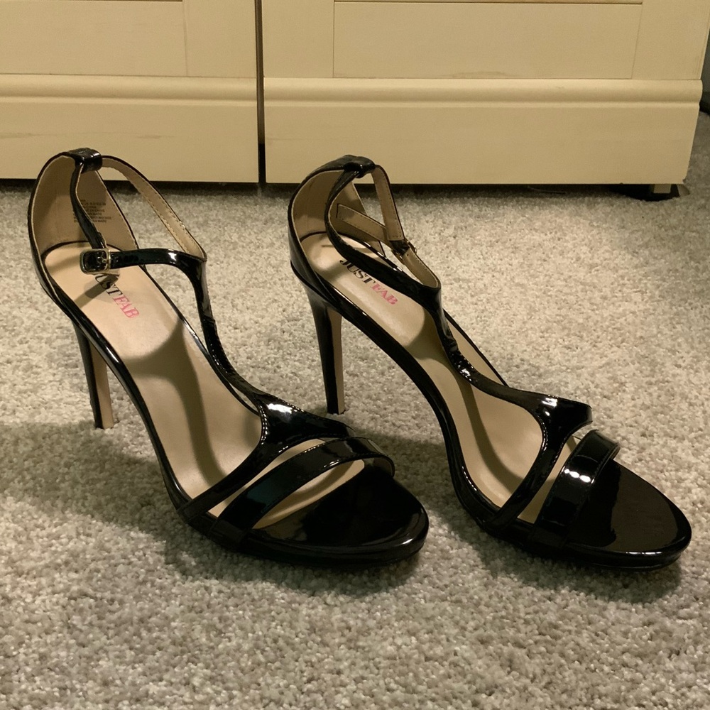 SALE - 3/$20
🌻 Black T-Strap Heels 🌻